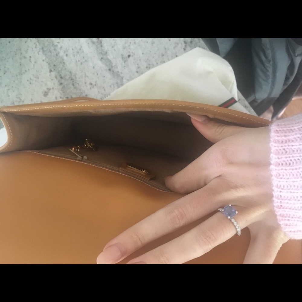 *SOLD* Vintage Gucci Crossbody Bag - Picture 4 of 8